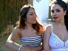 Brunette brune, Fille latino, Branlette espagnole