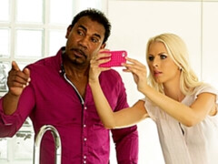 Schwarz, Blondine, Handjob, Interrassisch, Küssen, Lecken, Milf, Rasiert