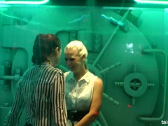 Blonde, Habillées, Interracial, Lesbienne, Nue, Fête, Douche, Echangistes