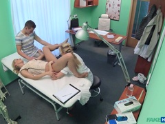 浴室, フェラチオ, カップル, イく瞬間, バック, 顔射, 手コキする, なめる