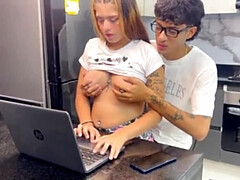 Amateur, Cul, Gros cul, Fait maison, Fille latino, Tabou, Adolescente, Nénés