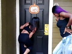 Ebony Babe Paris Love Desperate to Pee in Tight Jeans - Wet & Wild Fetish Fun