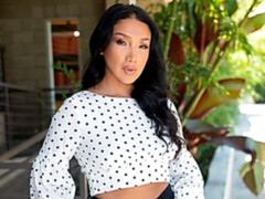 Sucer une bite, En levrette, Doigter, Poilue, Branlette thaïlandaise, Mère que j'aimerais baiser, Dénudage, Jouets