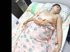 18 ans, Amateur, Sucer une bite, Collège université, Tir de sperme, Pénétrer avec le poing, Partouze, Petite femme