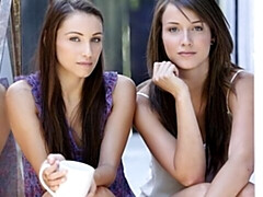 Grosse titten, Fingern, Lesbisch, Muschi, Dürr, Entkleiden, Jungendliche (18+), Titten