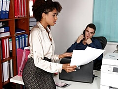 18 jahre, Grosser arsch, Grosser schwanz, Interrassisch, Natürlichen titten, Büro, Jungendliche (18+), Titten