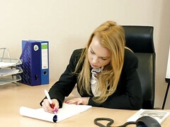 Блондинки, Смазливые, Пальцем, Фут фетиш, Поцелуи, Лизание, В офисе, Бритые