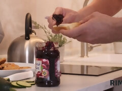 Girl has a surprise for the husband and rimming