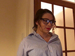 Britannique, Tromperie, Tir de sperme, Faciale, Lunettes, Orgasme, Secrétaire, Adolescente