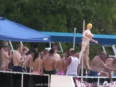 素人, ブロンド, 大学生, 露出狂, 彼女, グループ, 清楚, 公共