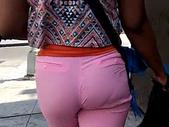 Nice vpl booty milf in pink pants