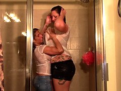 Salle de bains, Gros seins, Femme couguar, Branlette thaïlandaise, Lesbienne, Mère que j'aimerais baiser, Tatouage, Adolescente